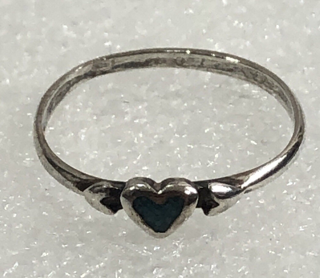 Wheeler Manufacturing Ring Tiny Heart Crushed Turquoise Sterling Silver – Size 6