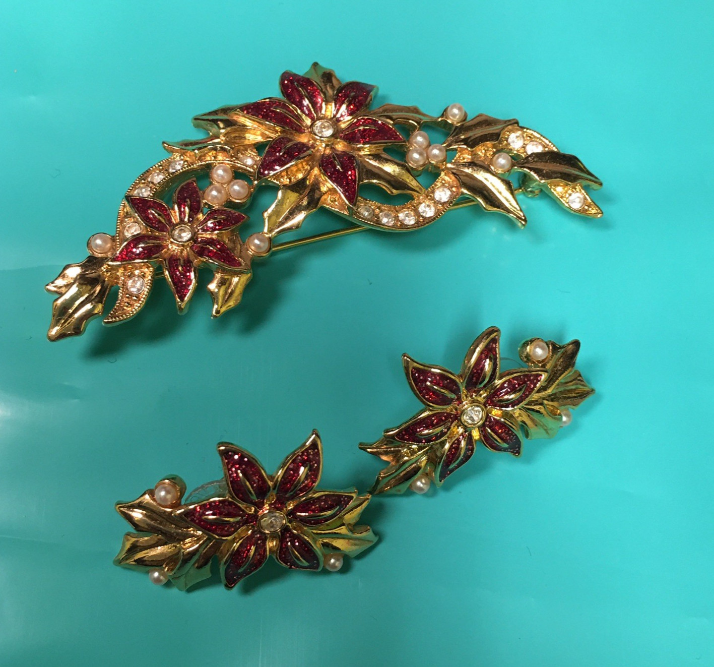 Avon Signed Poinsettia Brooch and Pierced Earrings Set Vintage Goldtone