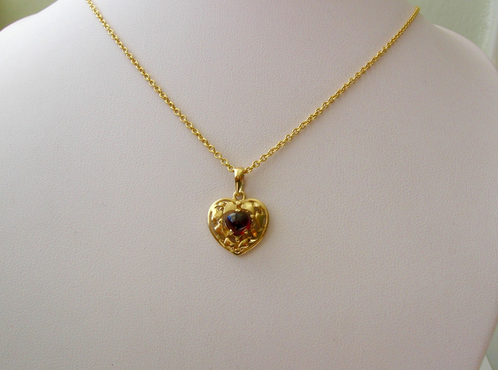 GENUINE SOLID 9K 9ct YELLOW GOLD LOVE HEART CABOCHON GARNET PENDANT GIFT