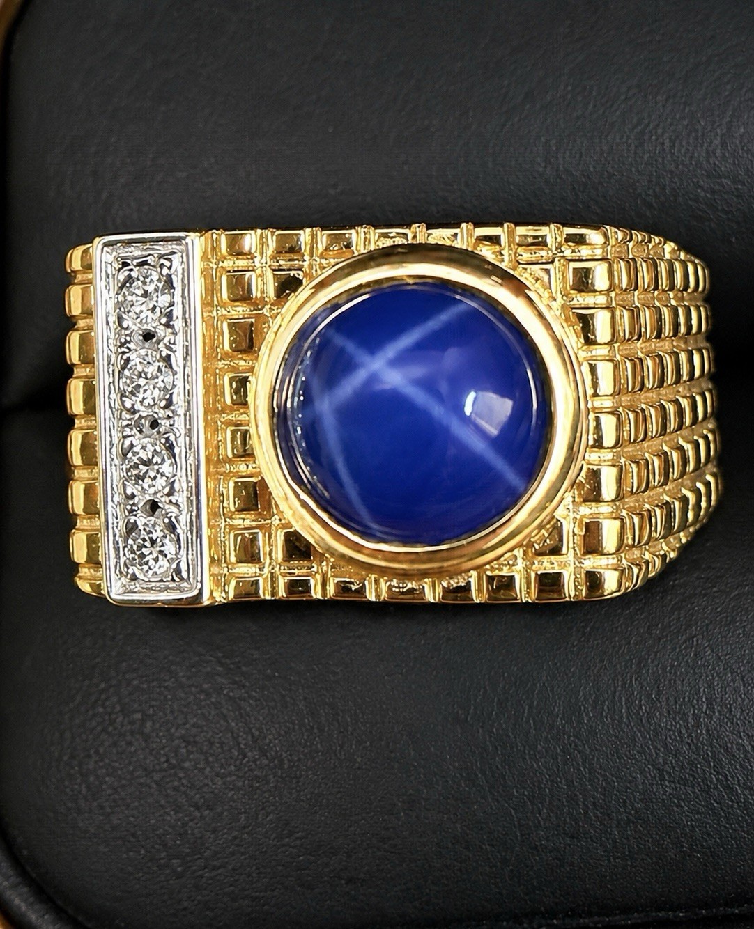 Vintage Men’s 14K Yellow Gold Linde Blue Star Sapphire Cabochon & Diamond Ring