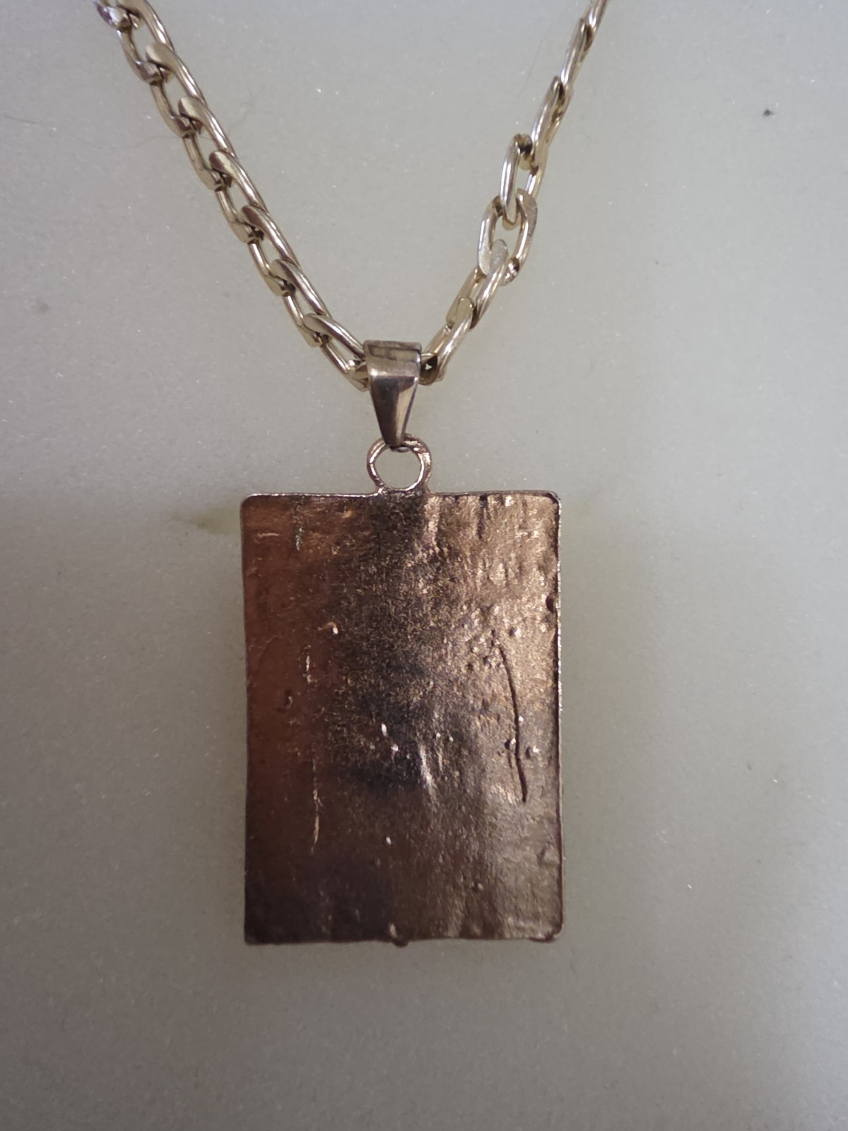 Gold Tone Figaro Chain Necklace Rectangle Etched Pendant Adjustable Lobster