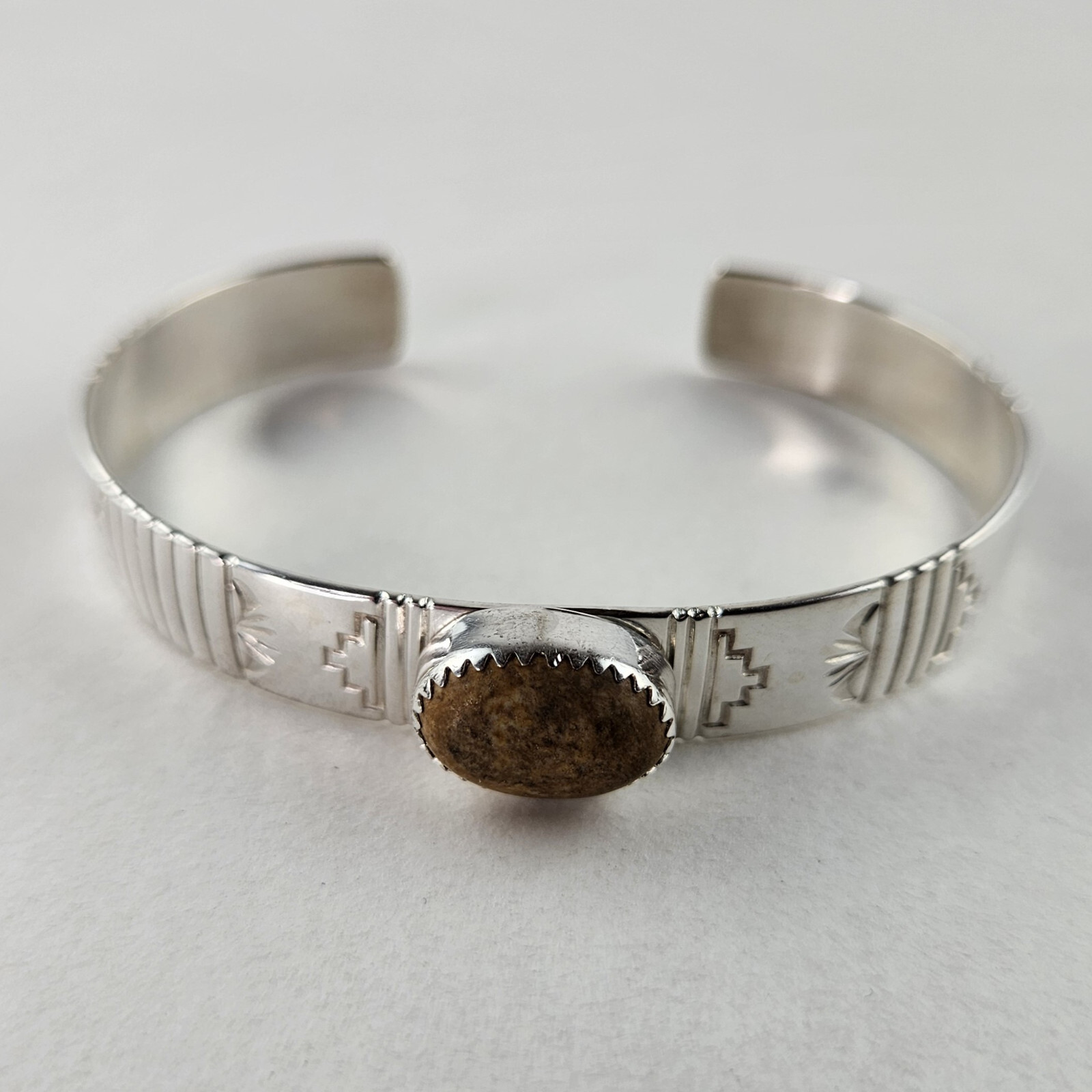 Sterling Silver Navajo T Billy Cuff Bracelet with Brown Jasper 17.0g [8221]
