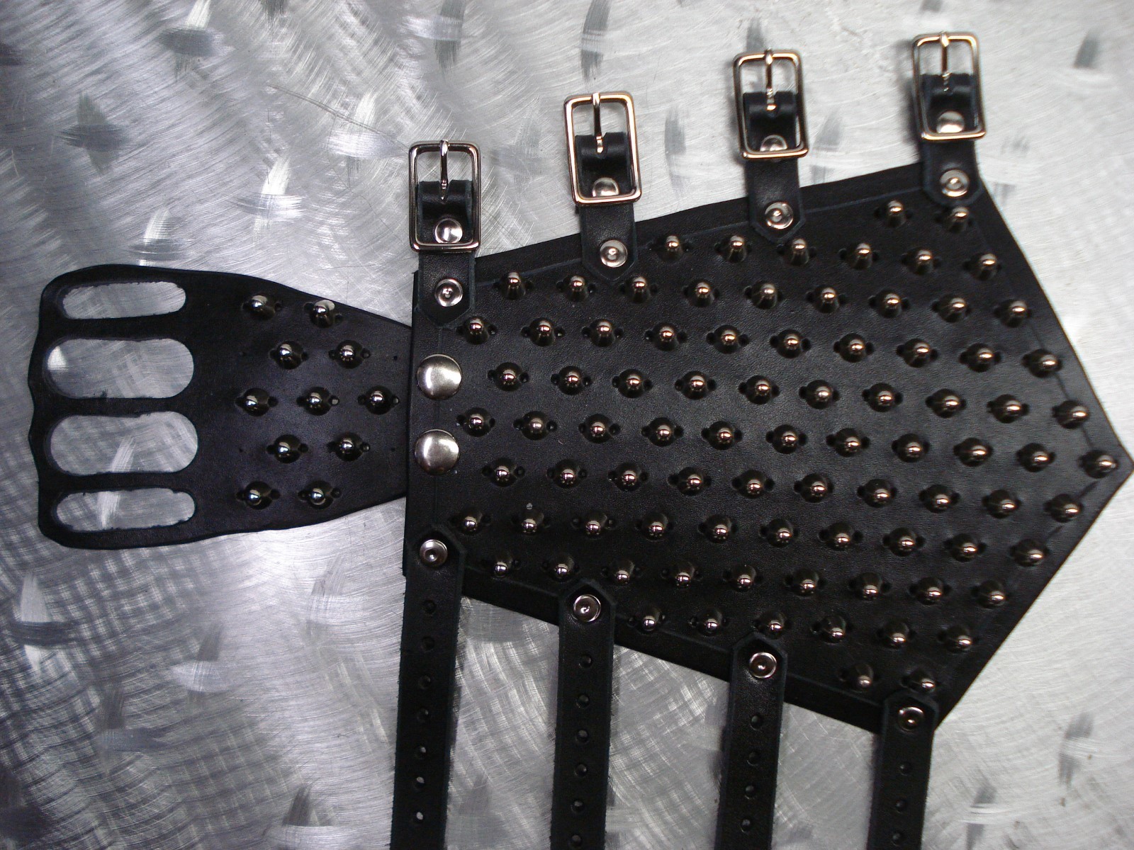 UNISEX LEATHER STUDDED FIST GAUNTLET….BLACK METAL.(MDLUG0175)….. RAVEN