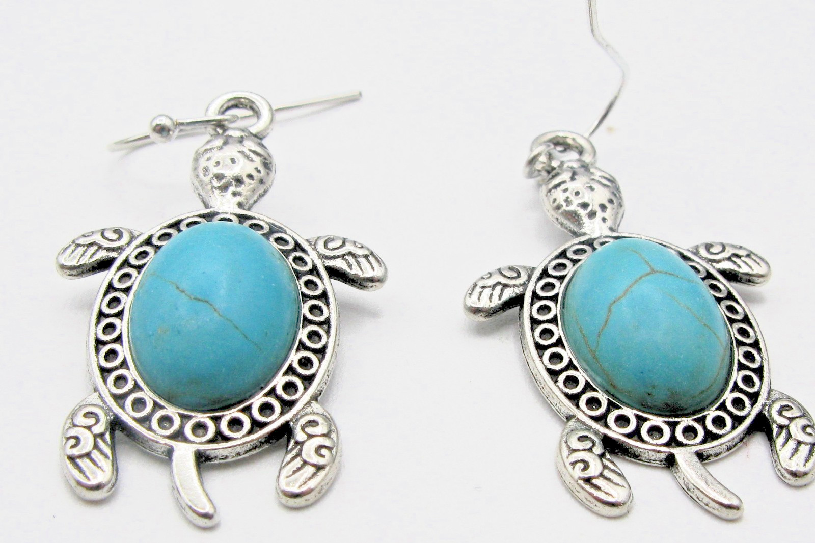 Silver Tone Turtle Necklace and Earring Set, Turquoise Stone, 16.5″ & Extender