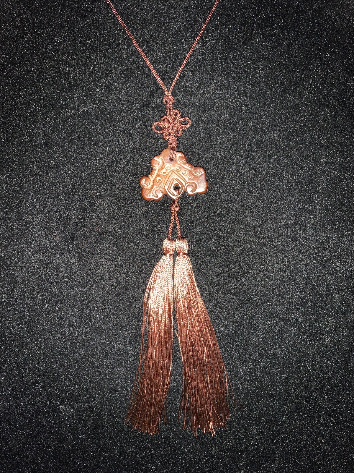 19″ VINTAGE CHINESE EXPORT CARVED SERPENTINE STONE CHIME TASSEL PENDANT NECKLACE