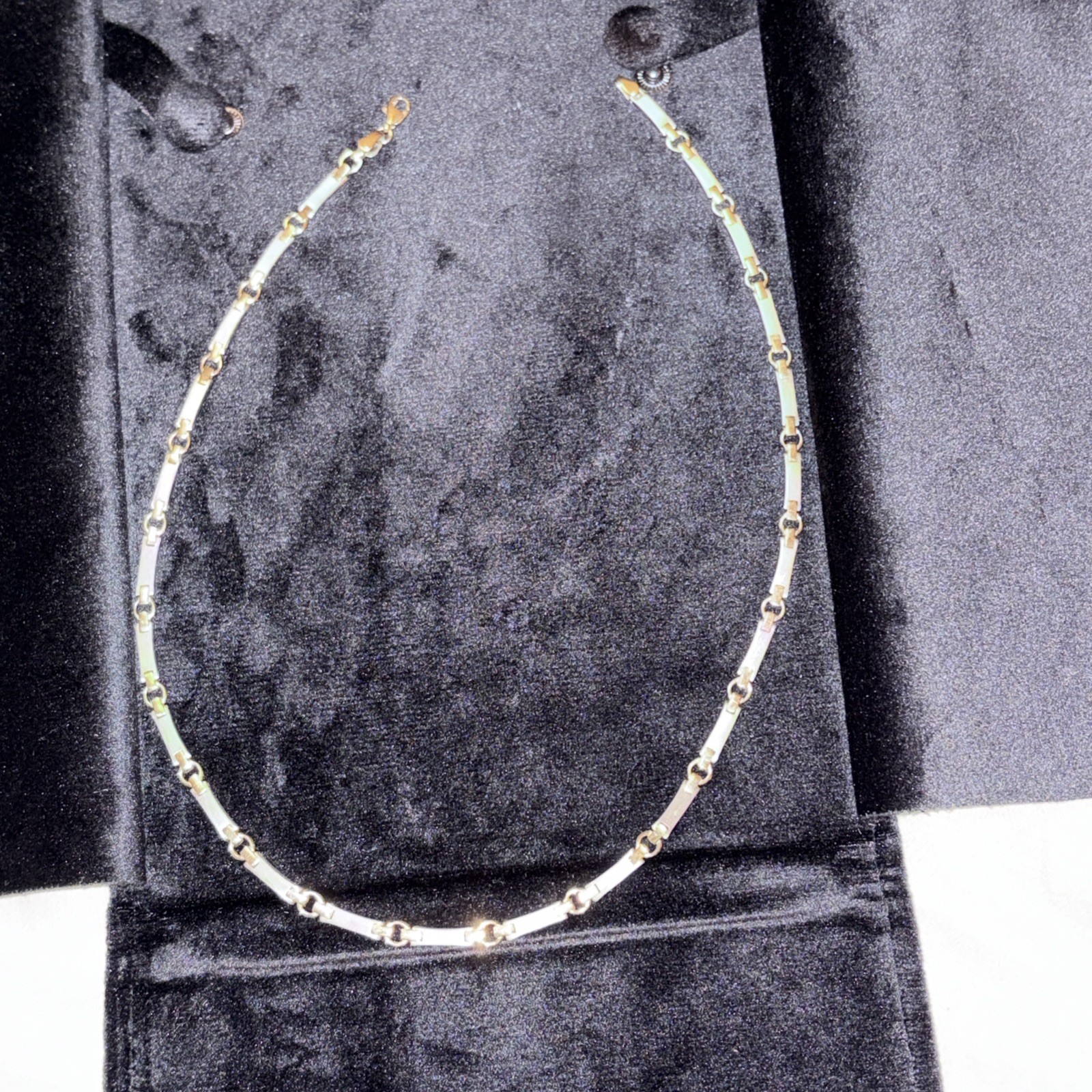 9 Carat Gold Fancy Link Yellow And White Gold Necklace And Bracelet Set 29.11 G
