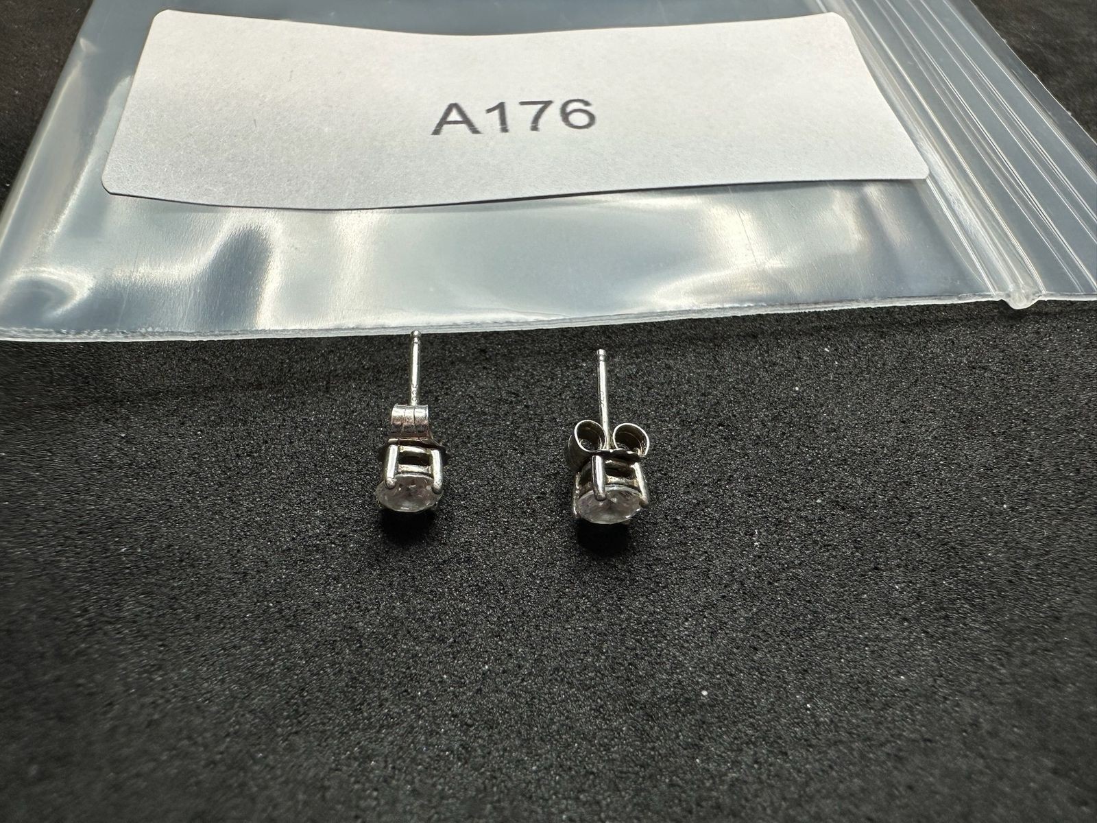 0.57g Vintage Sterling Silver 925 Round Clear Faceted Stud Earrings M