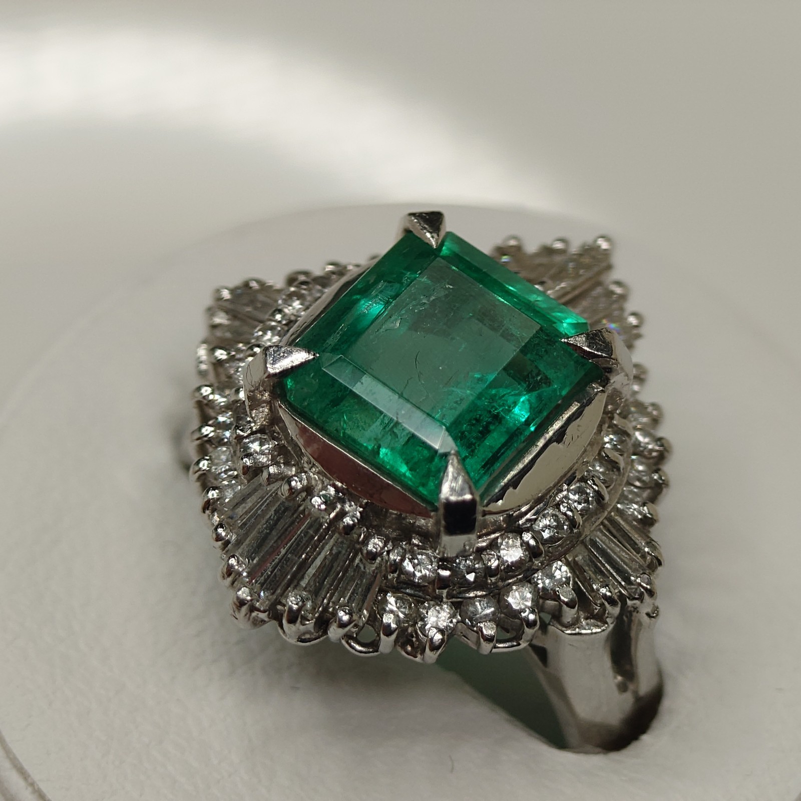 Emerald Ring, 900 Platinum RING Pt900 E2.16 D0.58 jew0006 Imported from Japan