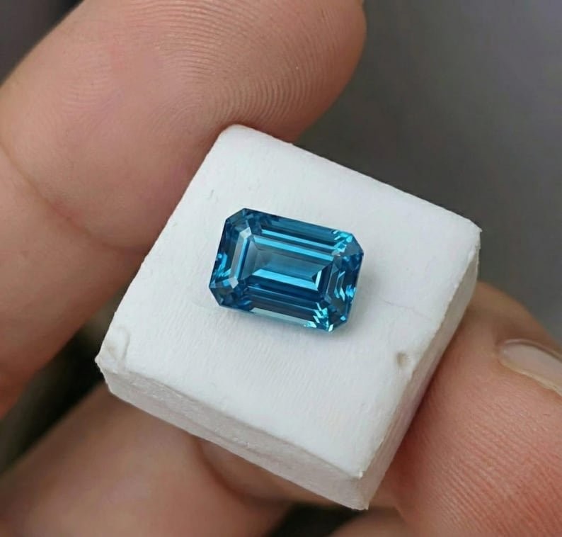 2Ct Fancy Green Moissanite Diamond Loose 5x7mm Emerald Cut VVS1 Gemstone 2 pcs