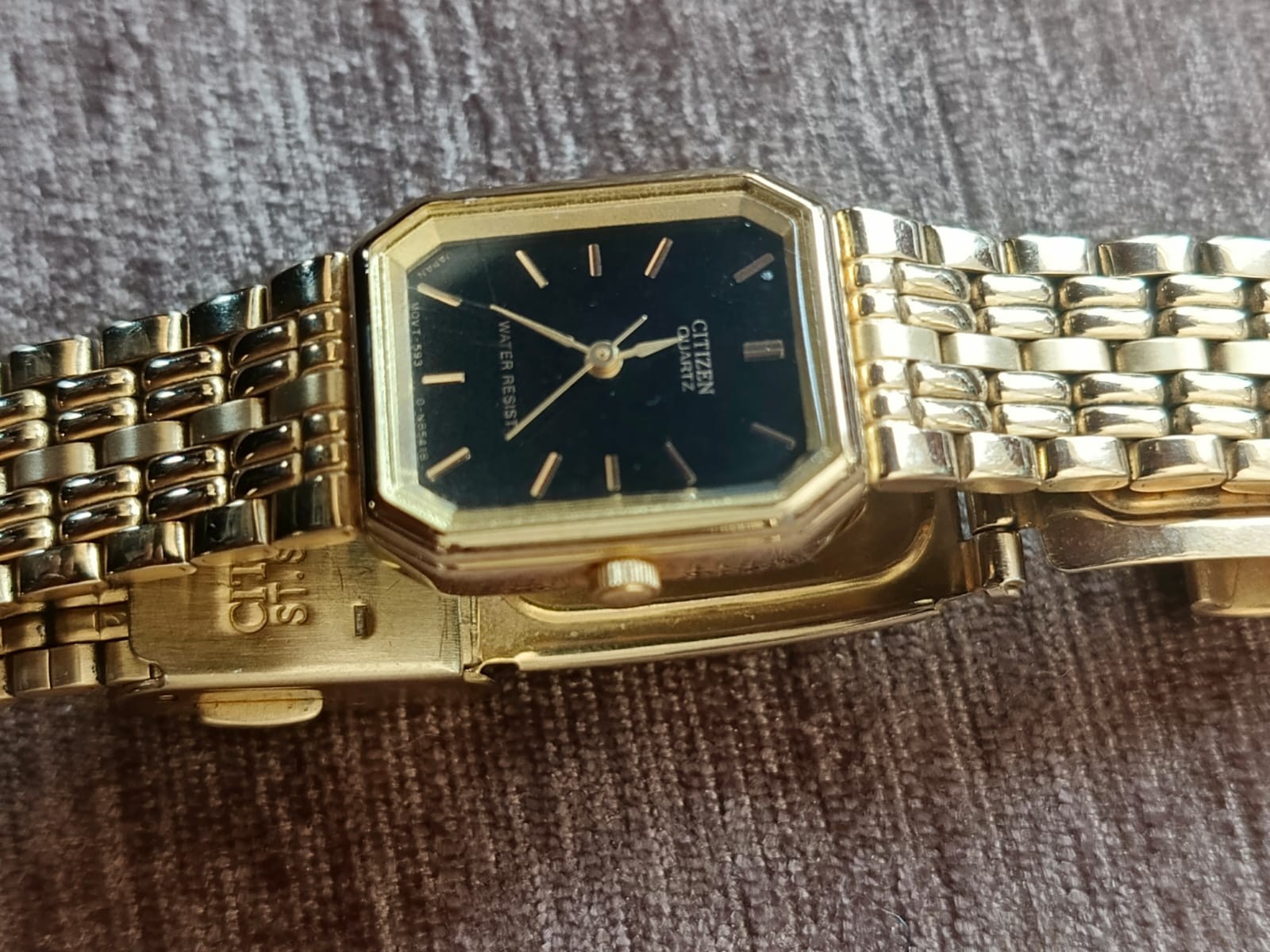 Vintage Citizen Quartz Women’s Dress Watch 5930-S71777 Gold Tone Black Face