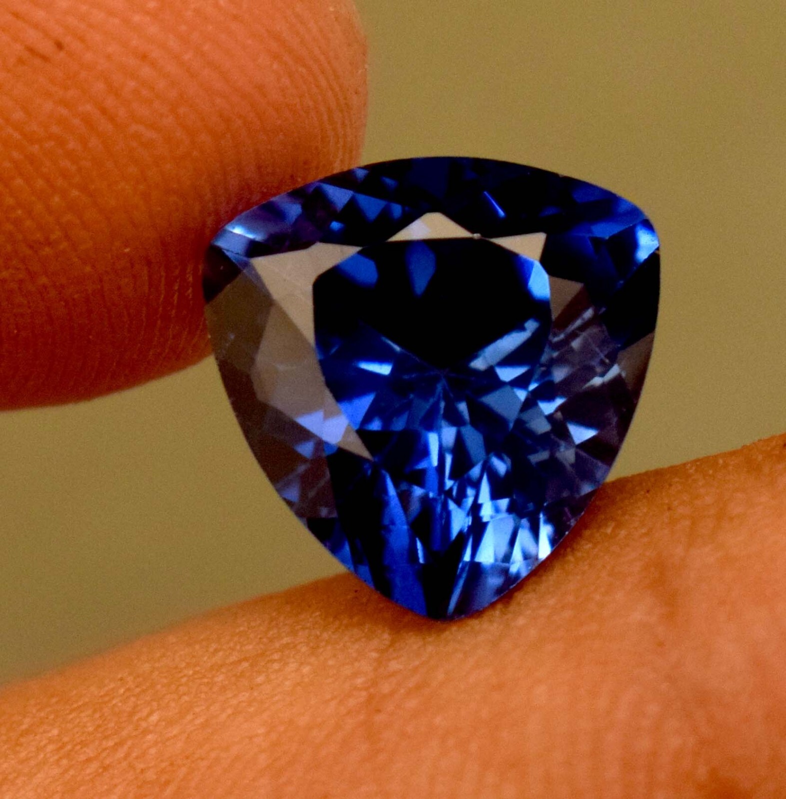Lab Grown Blue Color Sapphire 4.55 Ct Certified Loose Gemstone For Ring Use