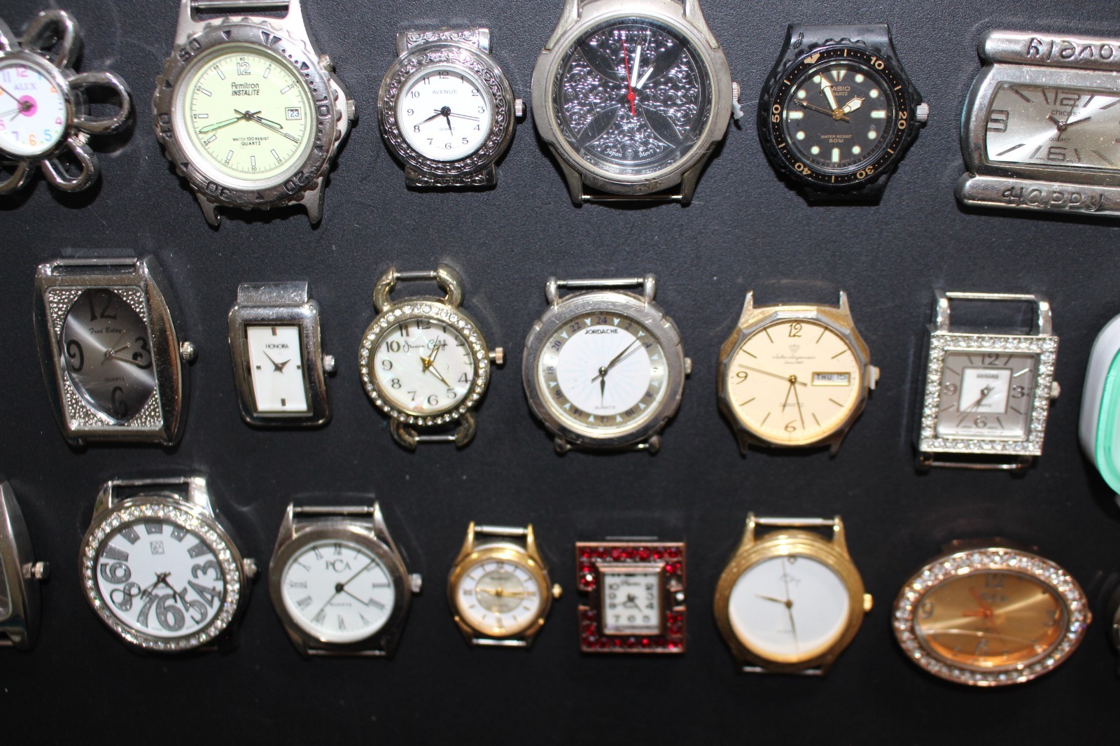 LOT OF 33 VINTAGE MALE AND FEMALE WATCHES