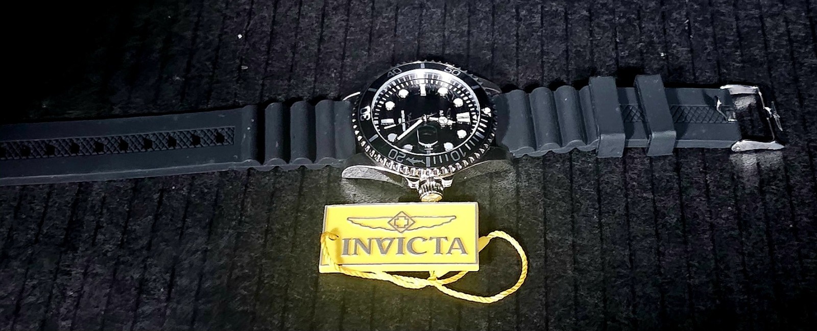 Invicta Pro Diver Men’s Quartz 40mm 100m Black Dial Date Silicone Strap