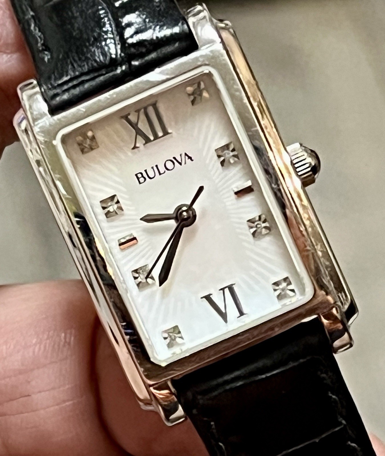 Bulova w/ Sapphire Crystal & Genuine Leather Band. Case 21.5 mm/band 6.5 Inches