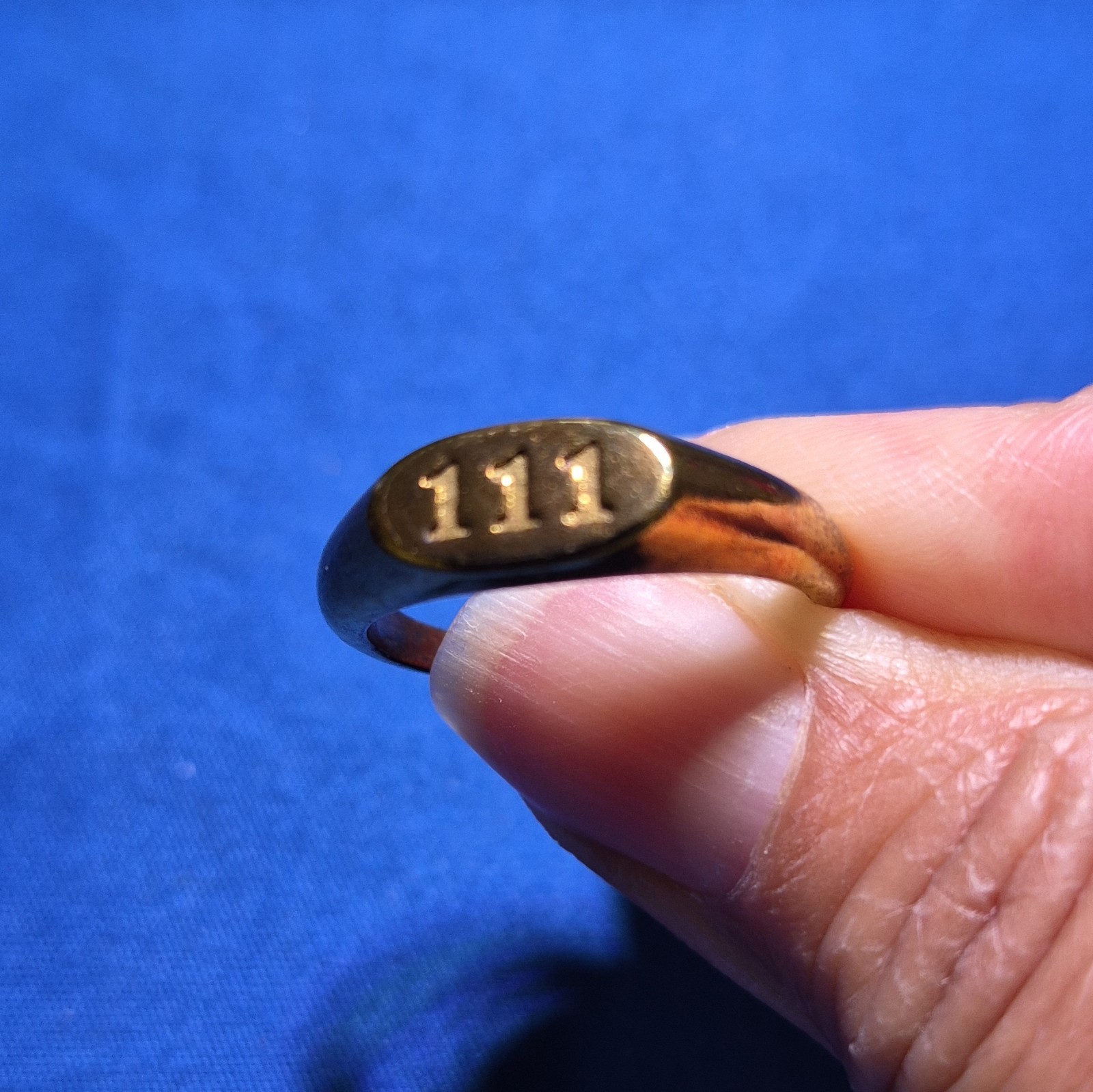 Gold Tone Metal Oval Signet Band Ring Size 8 Engraved “111” No Stone