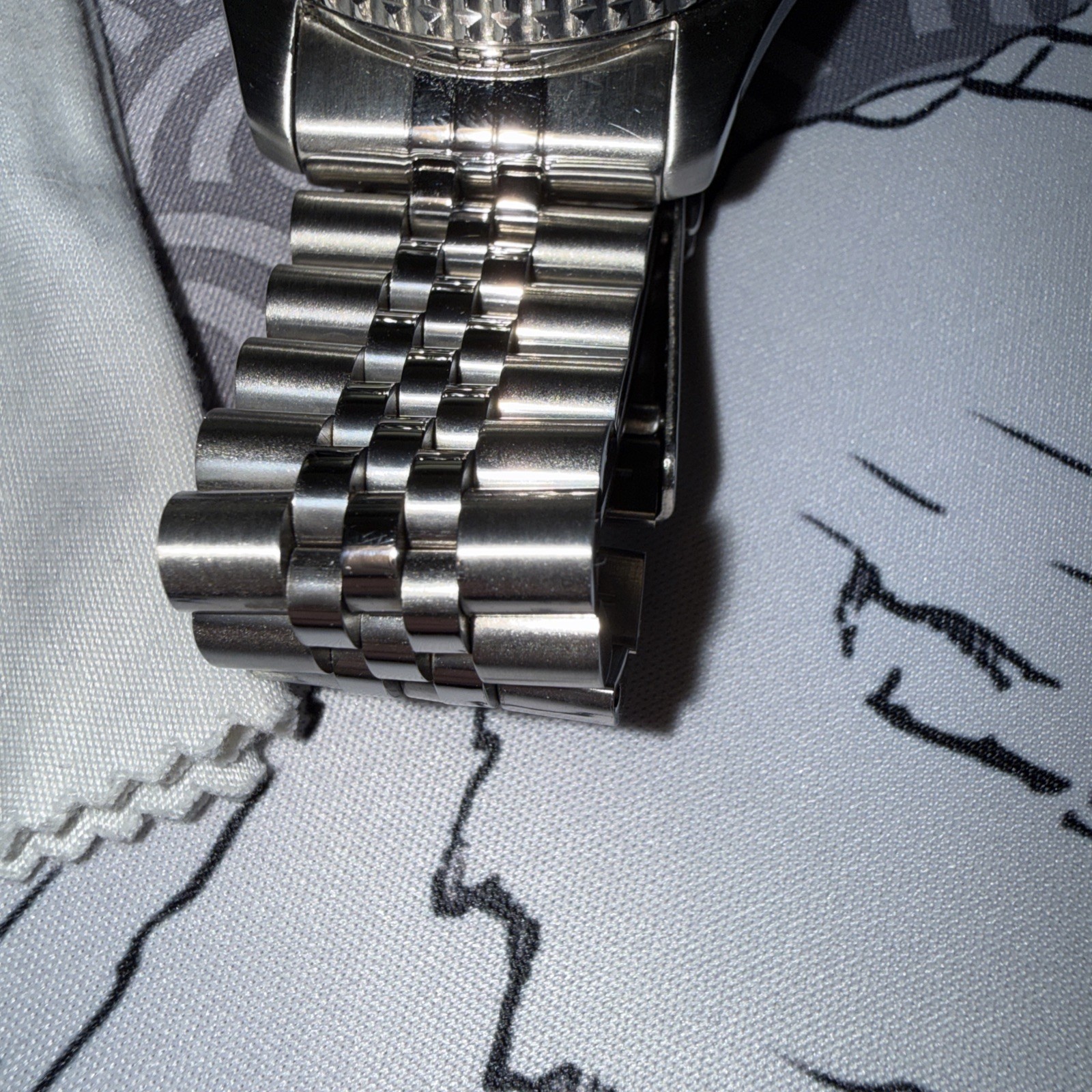 Seiko skx007 Automatic Diver’s Watch 200M Black Dial S.S. Jubilee Bracelet Men’s
