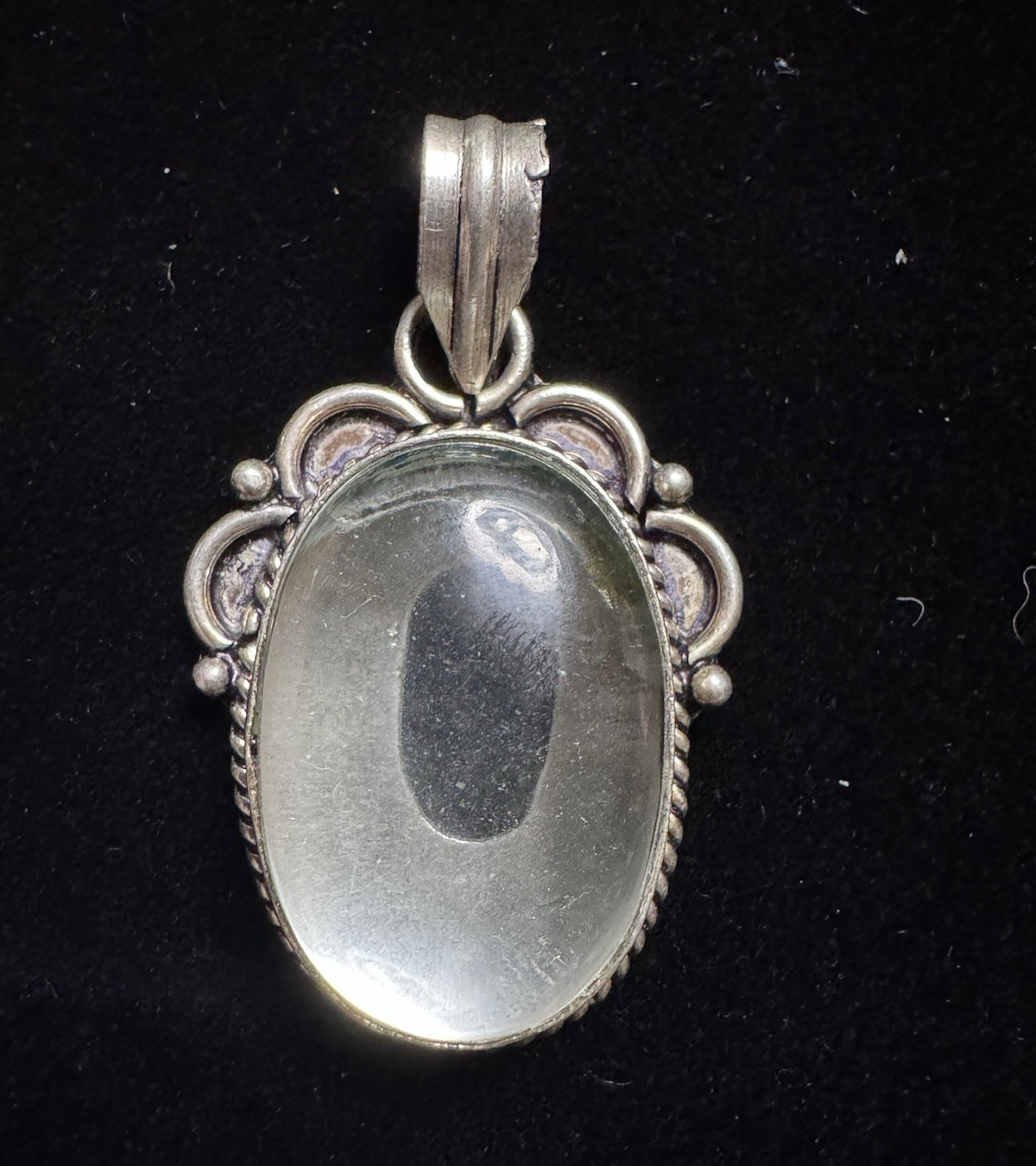 19g Vintage 2” Artisan Silver Tone Quartz Family Cabochon Penda