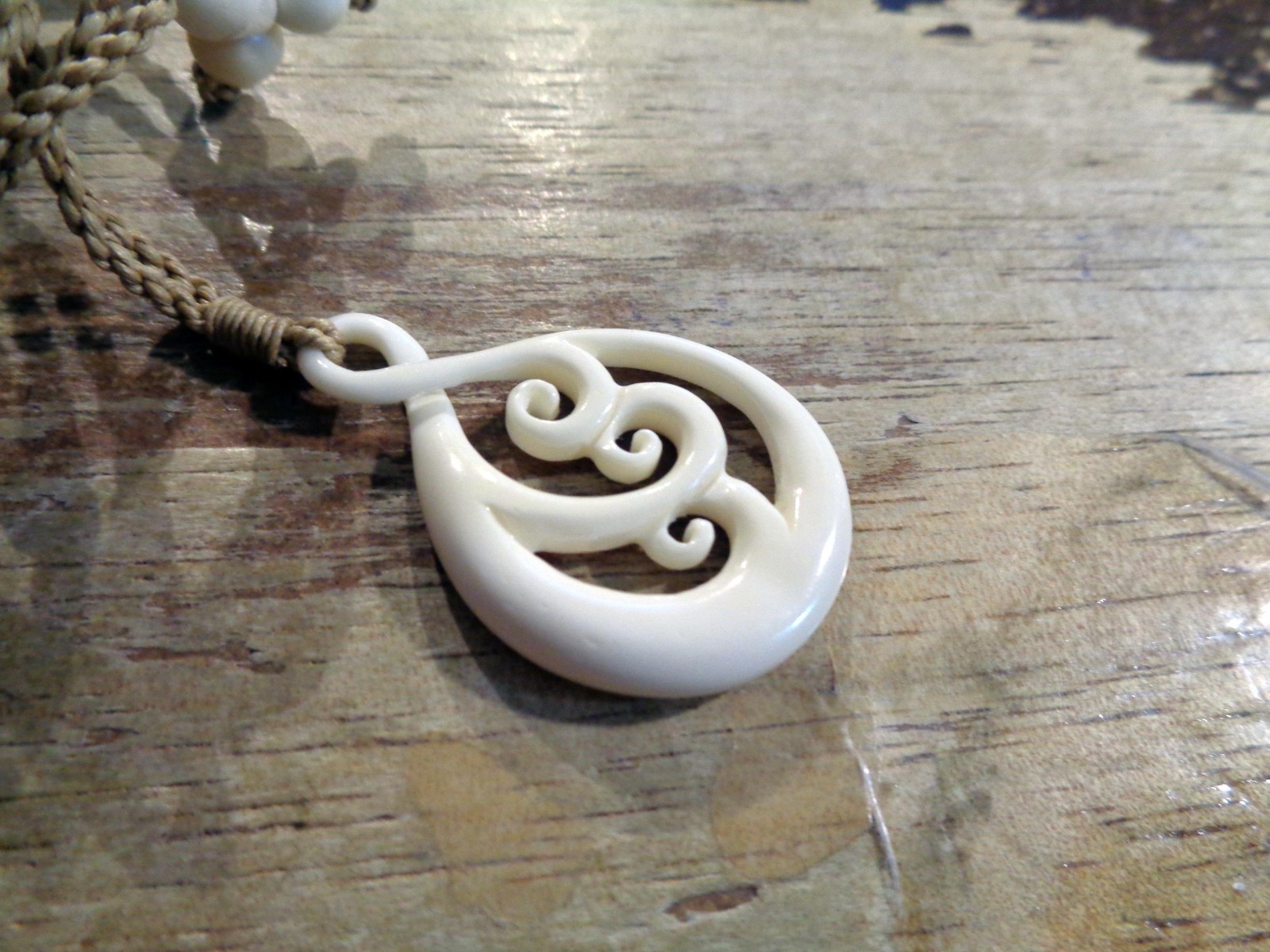 31MM HAND-CARVED WATER BUFFALO BONE MAORI WHAKAHOUNGA 3D TWIST KORU NECKLACE #2