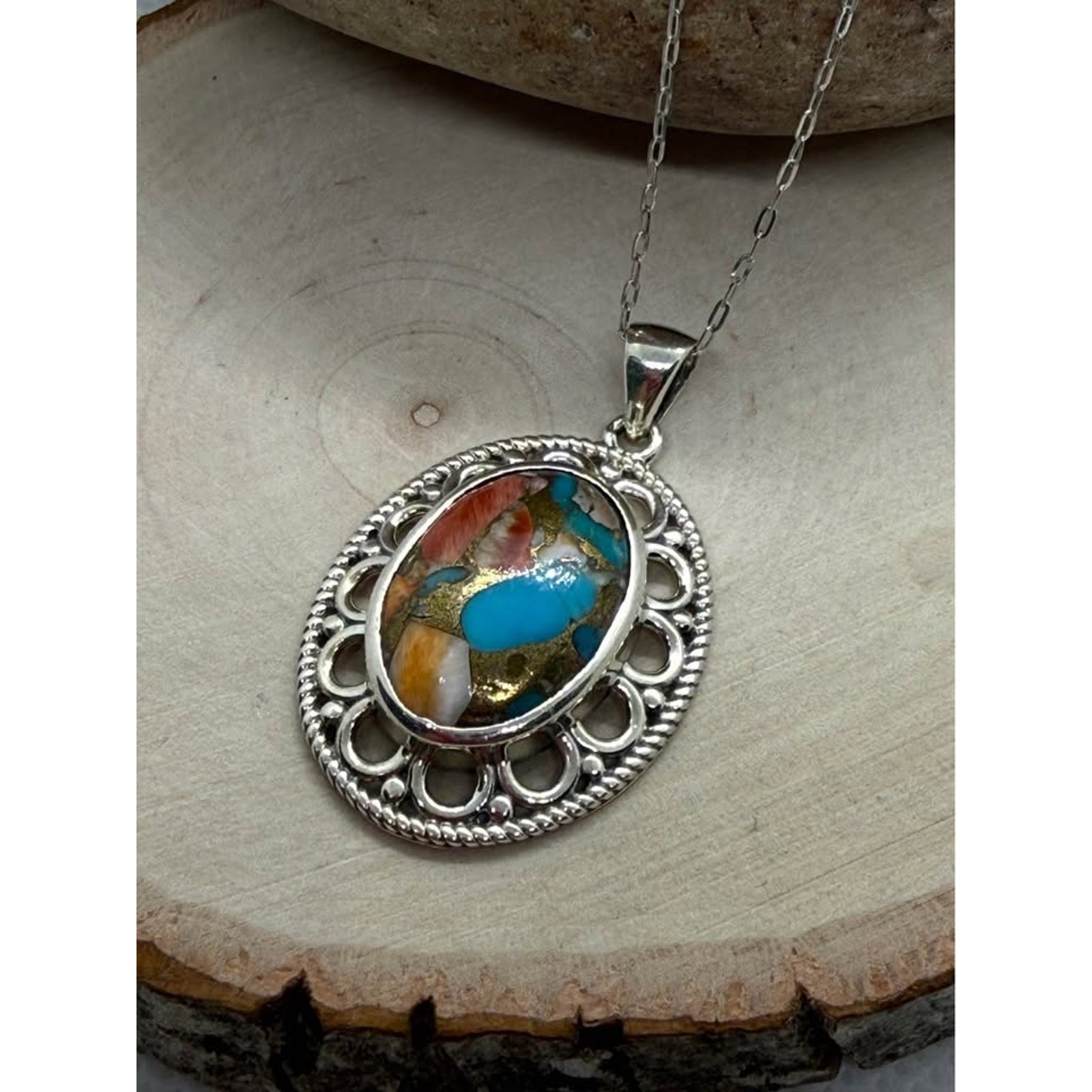 Spiny Oyster Turquoise Pendant – 5.00 Carats