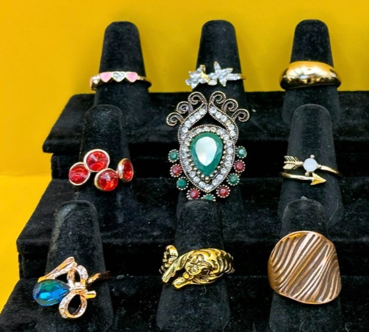 Lot 18 Fashion Rings Sizes 6 to 6.5 Including 1 Signed Premier Design R-55