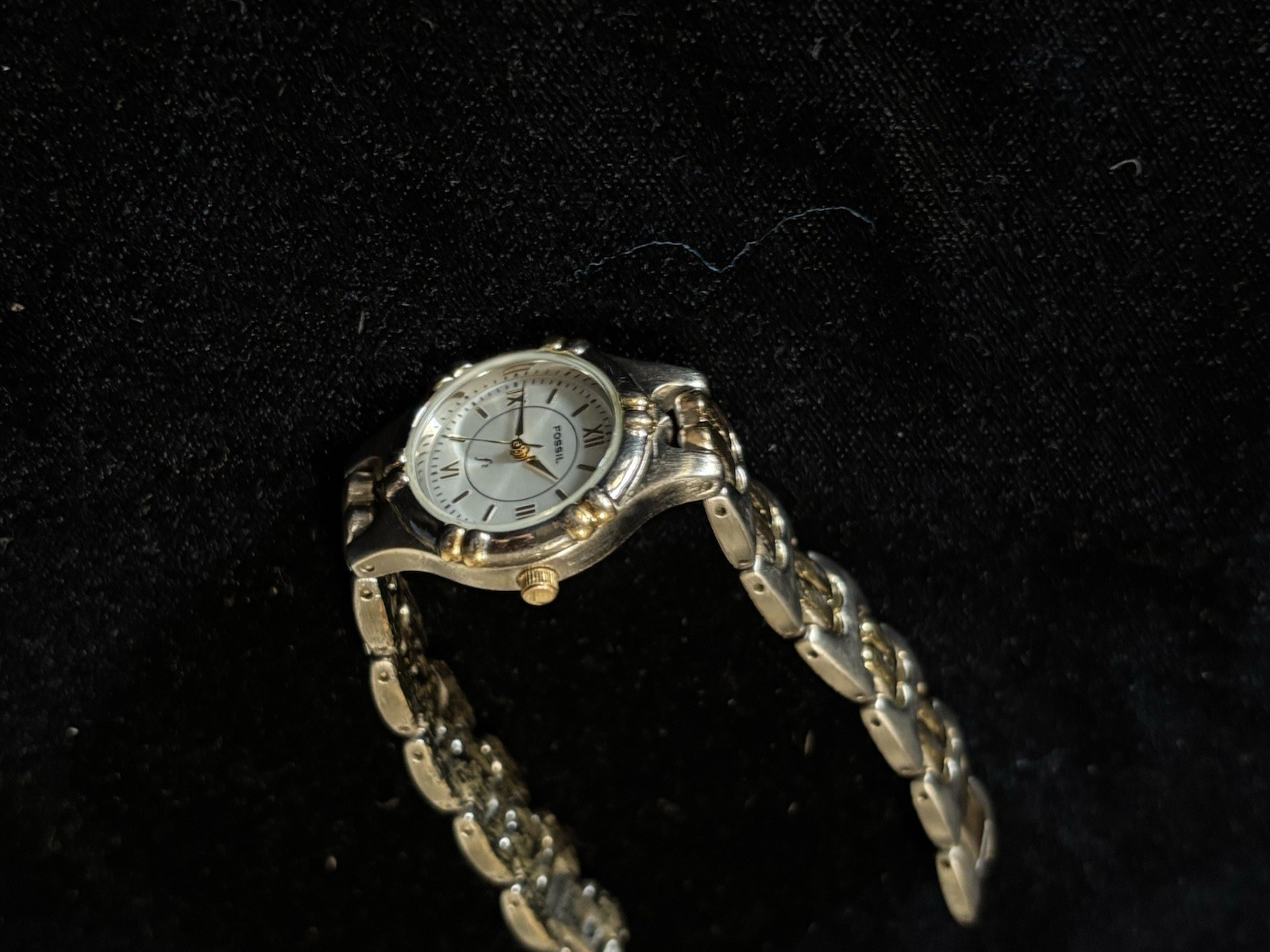 Fossil F2 Women’s Two-Tone Gold/Silver Quartz Analog Watch Roman Metal Bracelet