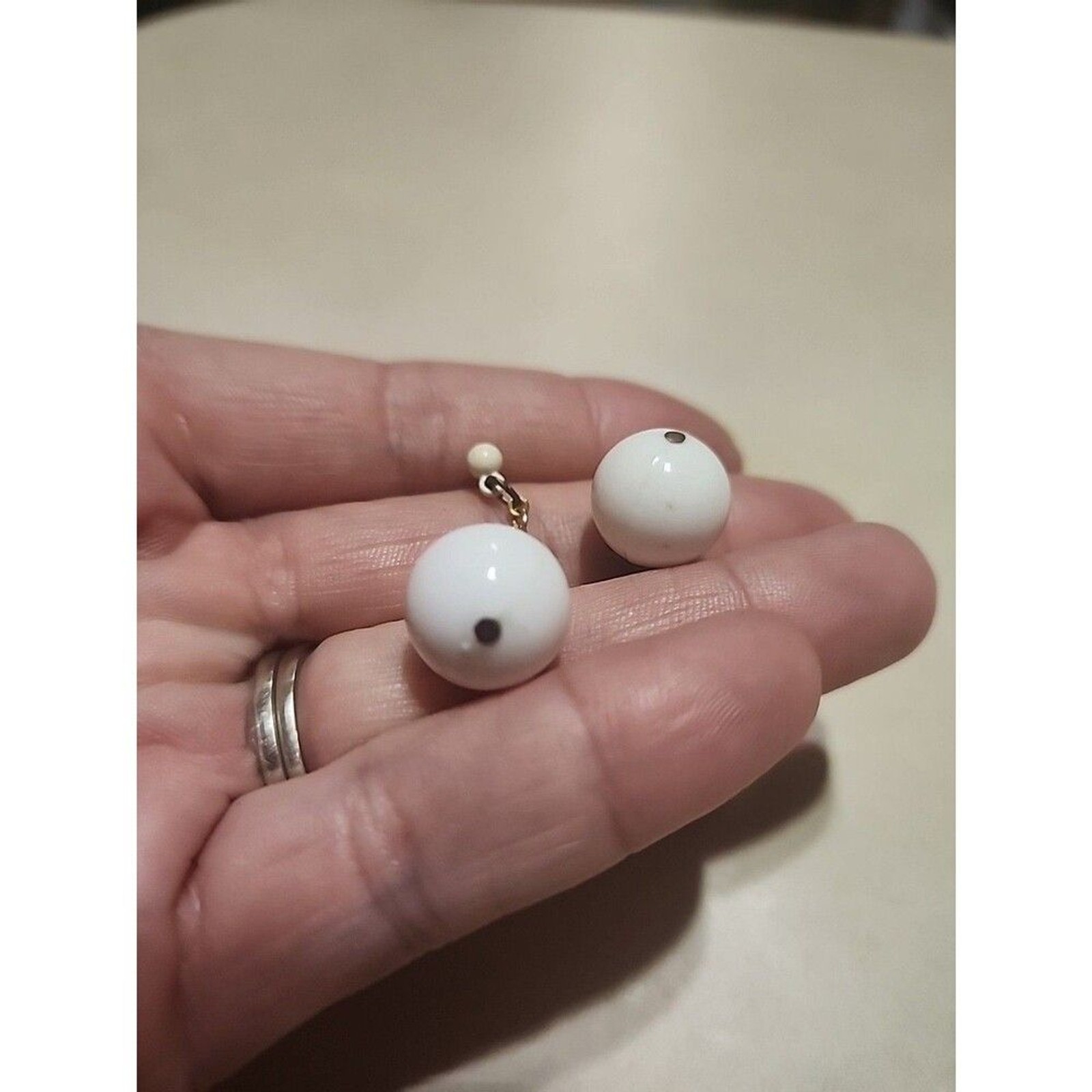 Vintage White Bead Dangle Stud Earrings Gold Tone Retro Jewelry