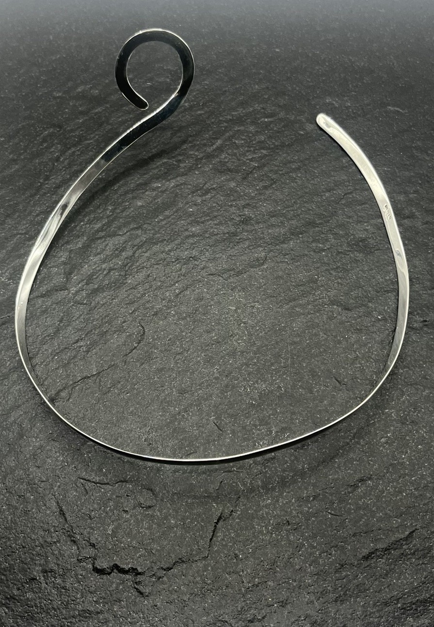 Sarda 925 Sterling Silver Torque Necklace