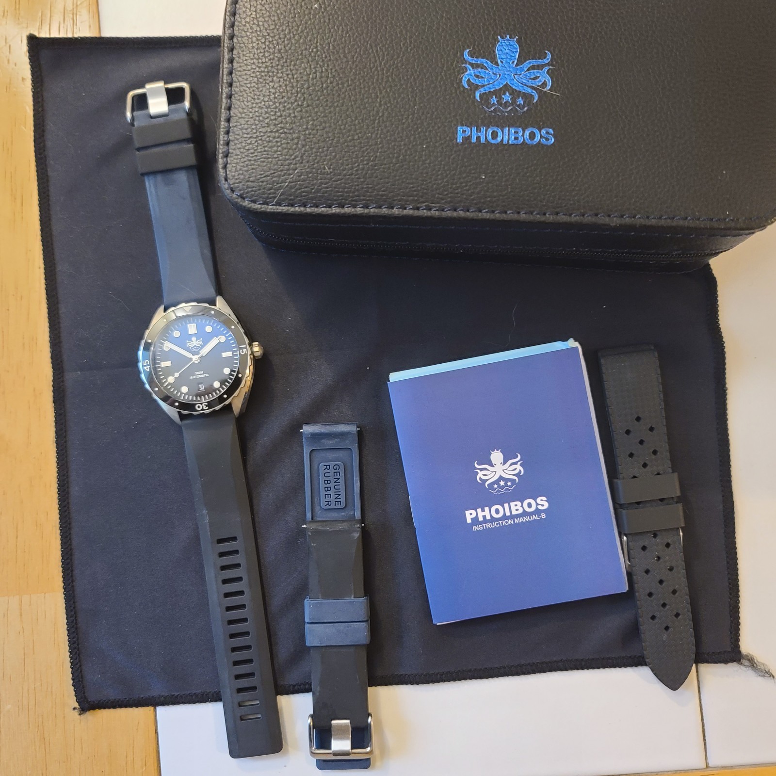 Phoibos Eagle Ray PY017A 41mm Automatic DIve Watch 300m WR Blue Black Gradient