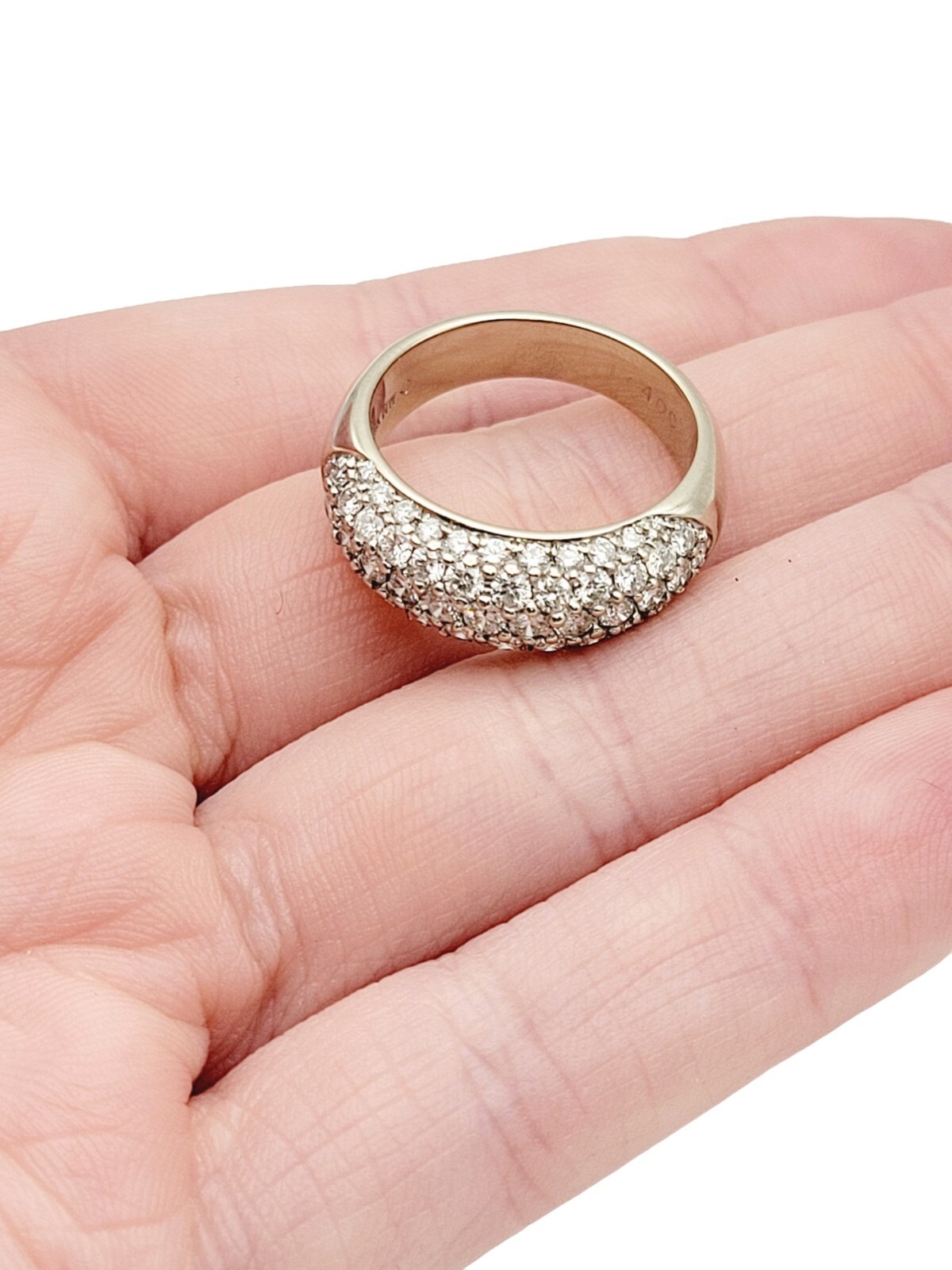 Ring Diamonds Round Pavé 1.52 CTW Dome 7.18 mm Band 18 Karat White Gold Size 7