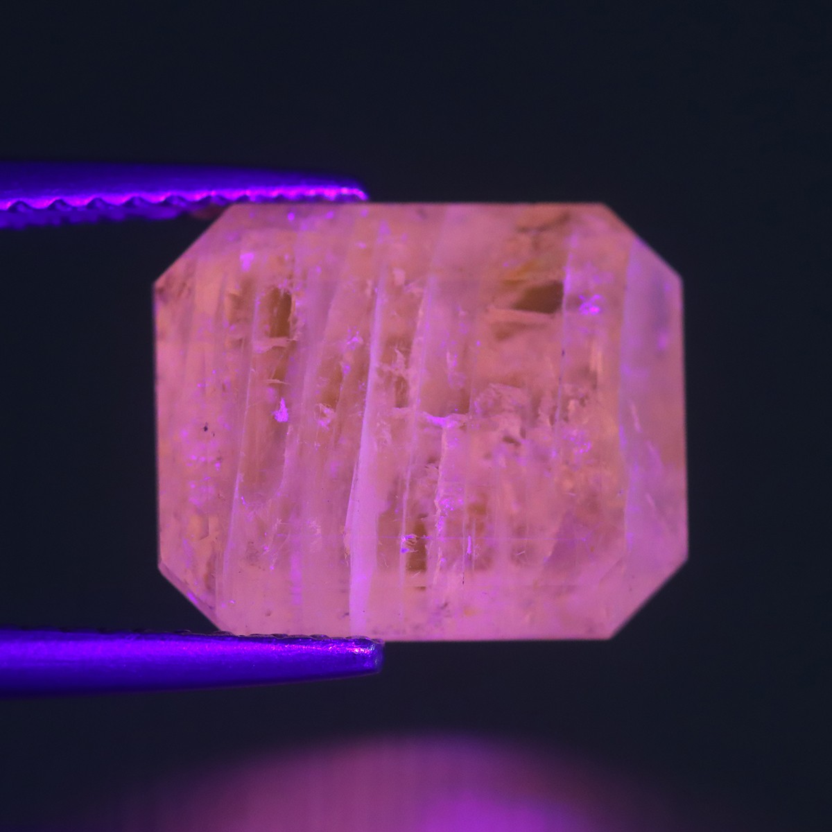 4.90 Cts_Antique Stone_100 % Natural Unheated Uv Color Change Hackmanite_Mogok