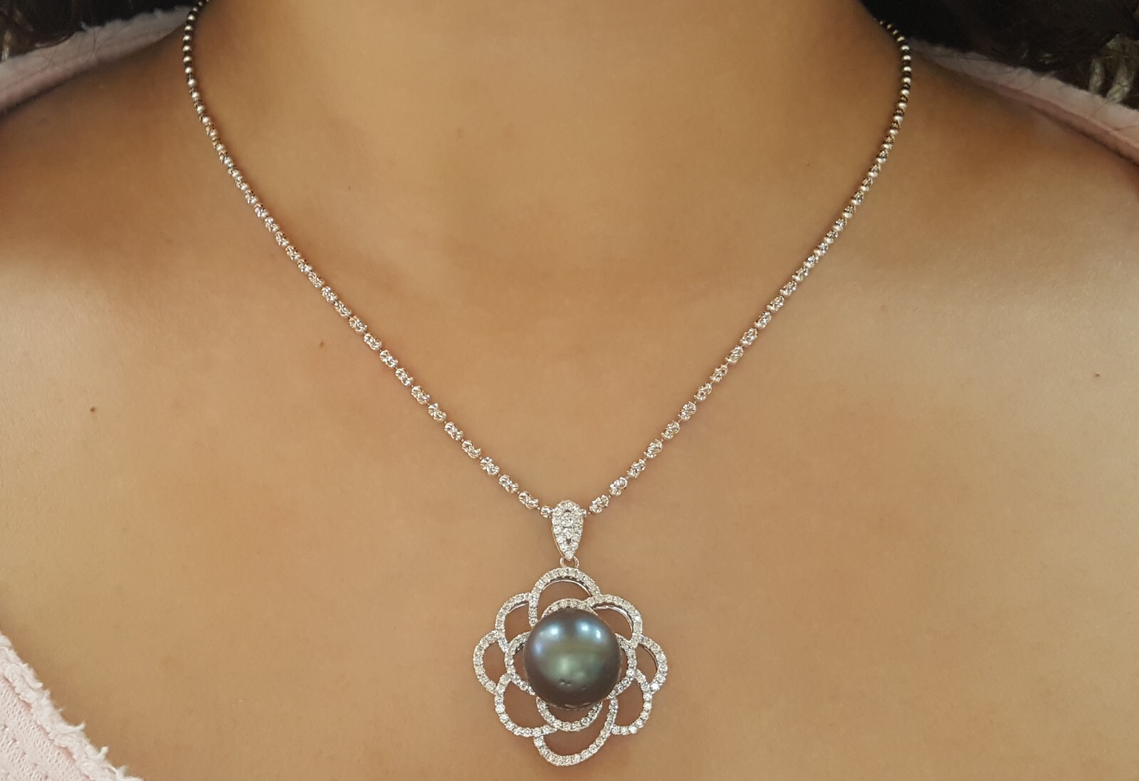 13.7 mm Tahitian Pearl & Diamond Flower Pendant Necklace 1.3 ct 18K Gold 18″