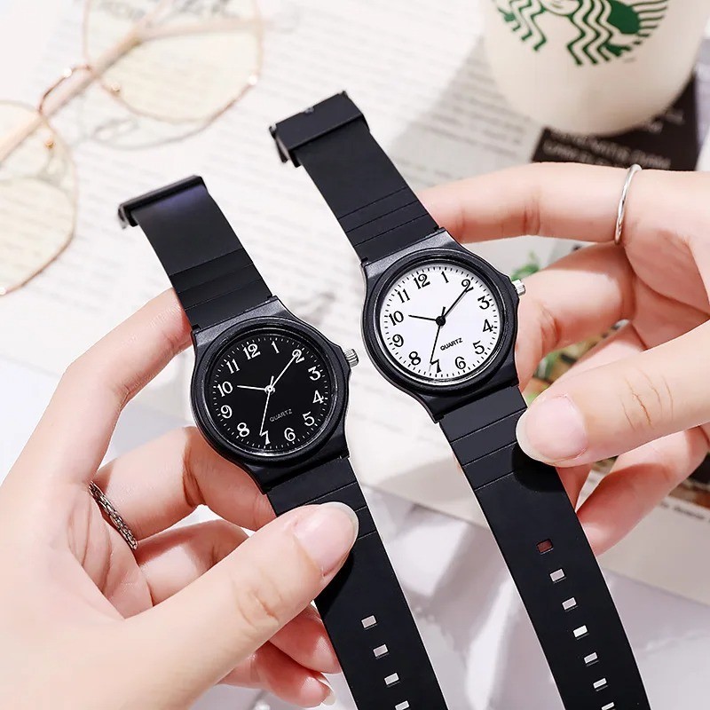Black Resin Strap Quartz Wrist Watch – Ultra-Thin Analog Design for All Ages