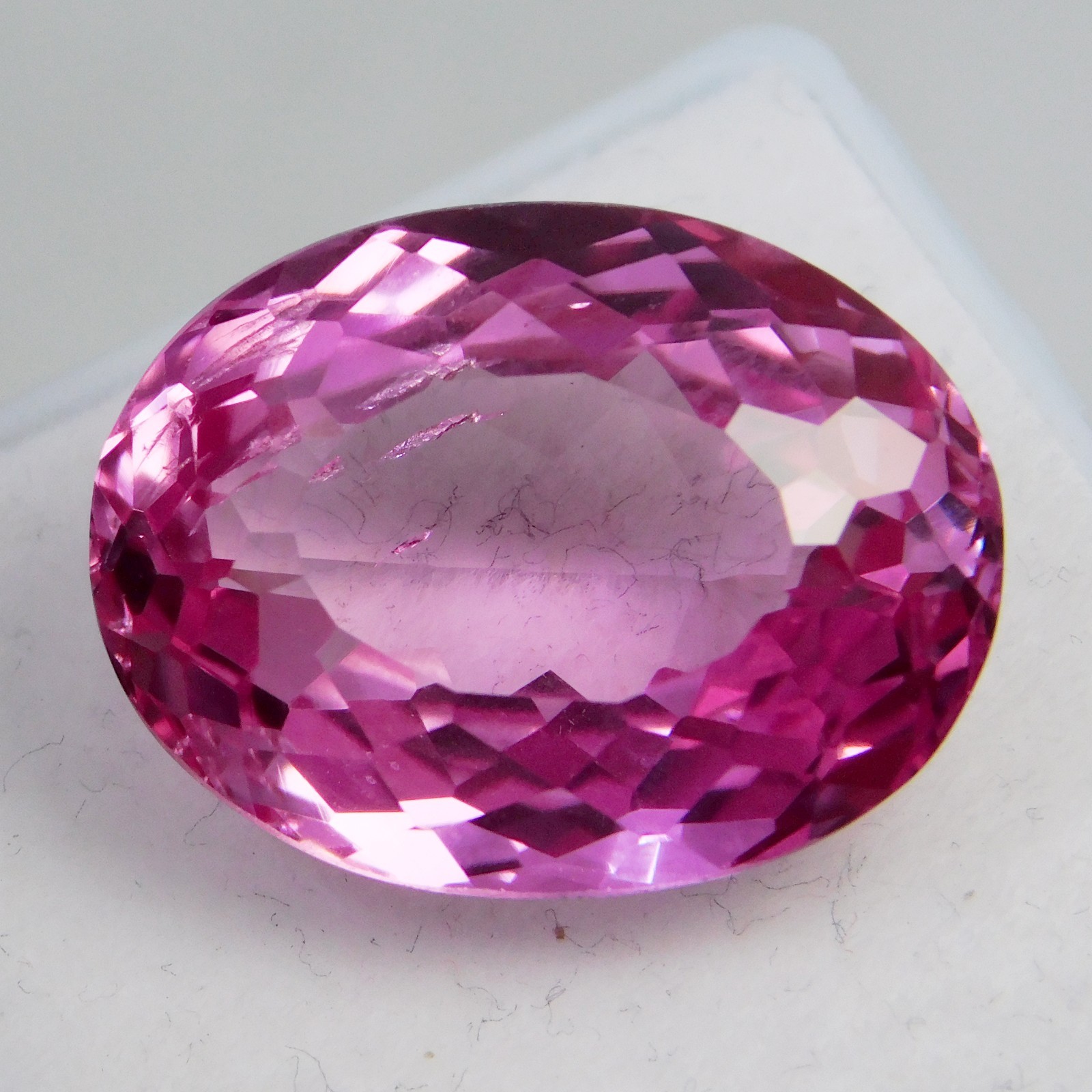 IGL CERTIFIED 18.70 ct IF Oval Natural Vivid Pink Sapphire – Unheated Gemstone