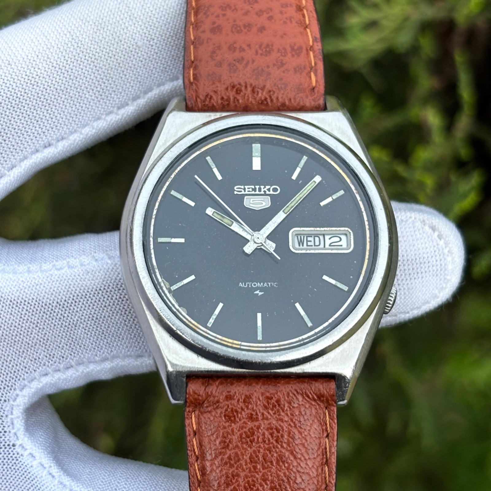 Vintage Seiko 5 Automatic Dress Formal Black Dial Japan Made Men Watch 7009-8760