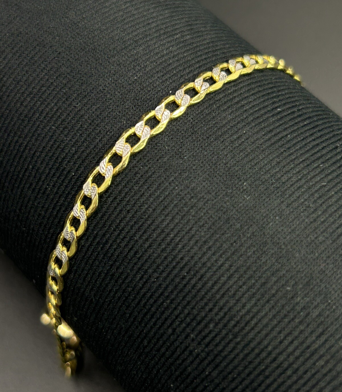14k Solid Gold Diamond Cut Bevelled Curb Bracelet 7.2’in