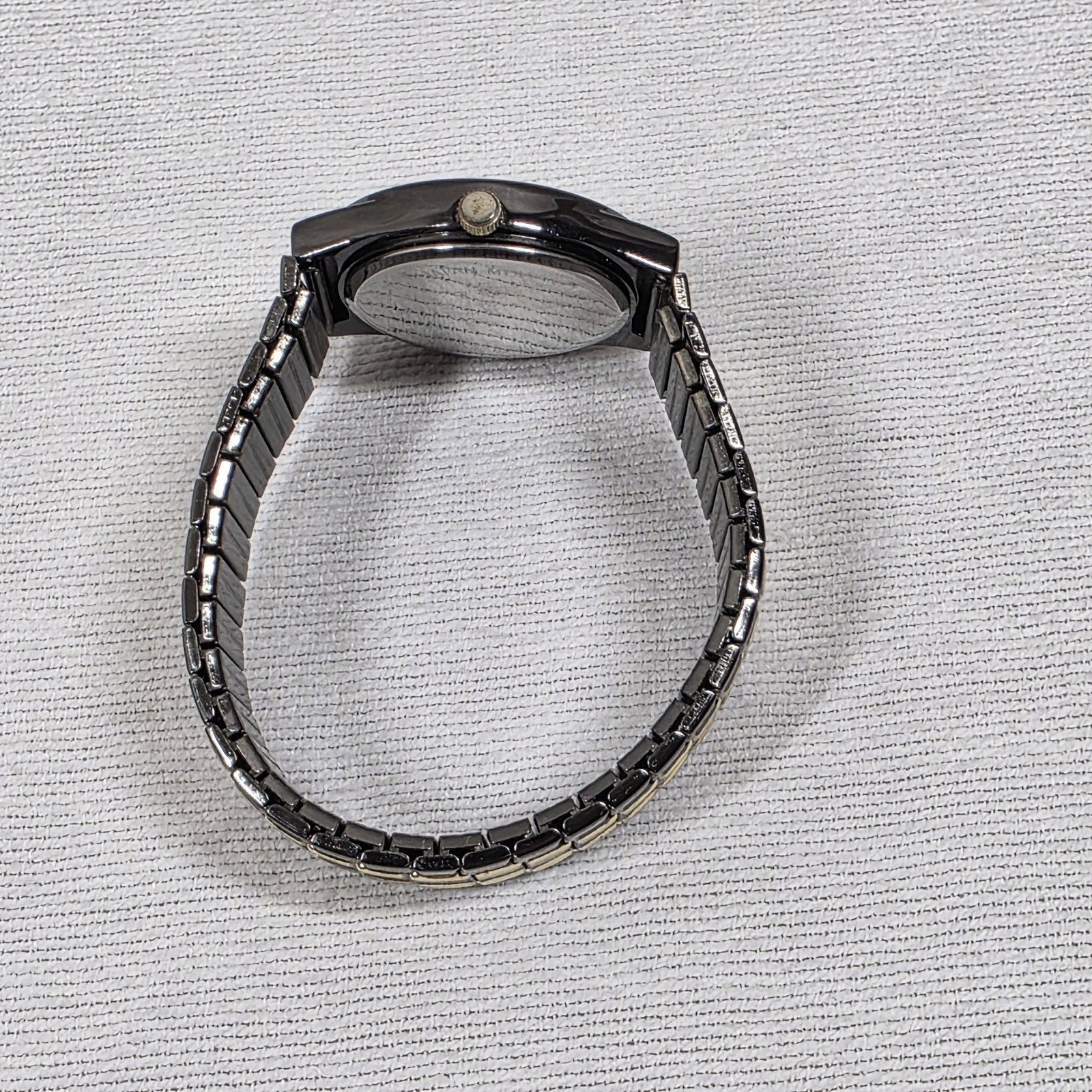 Quartz Men’s Watch Stretch Band Accutime Watch Corp Needs Battery