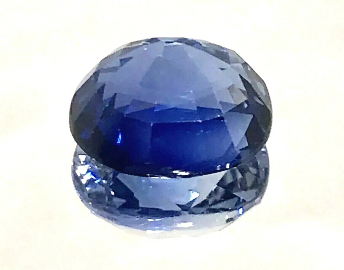 3.85 ct Natural Royal Blue Sapphire ,VVS,Excellent Oval Cut,9 mohs