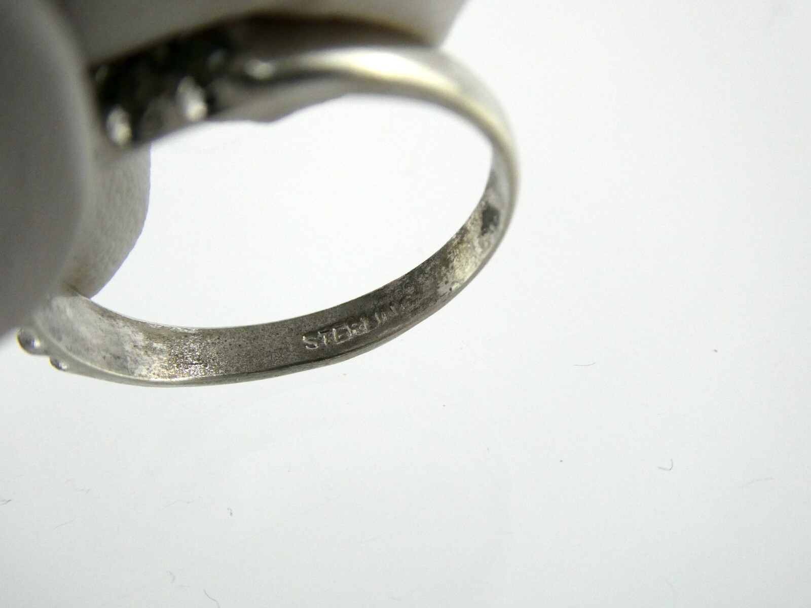 Vintage Sterling Silver Cut Paste Glass Gem Ring 925 Size 7.75 Weighs 2.4 Grams