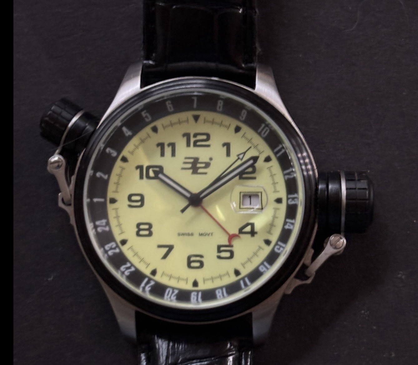 32 Degrees Swiss Valiant Mens Watch Leather Strap / Light Yellow Dial