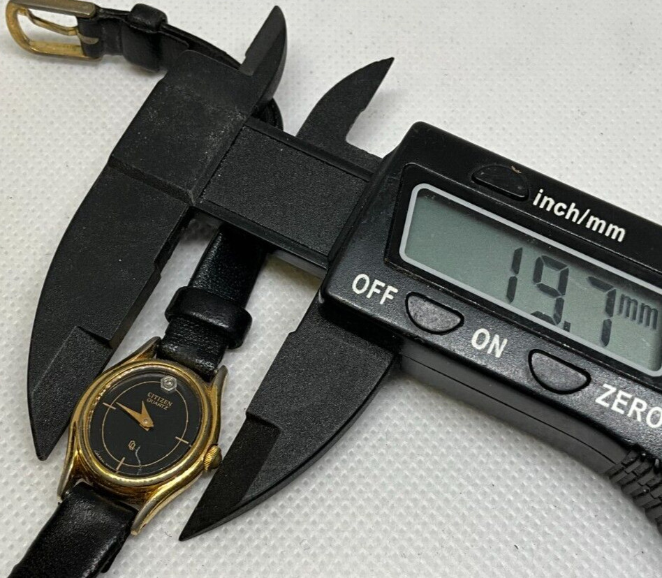 Vintage Citzen womens watch, normal wear/age, runs and looks good, great value
