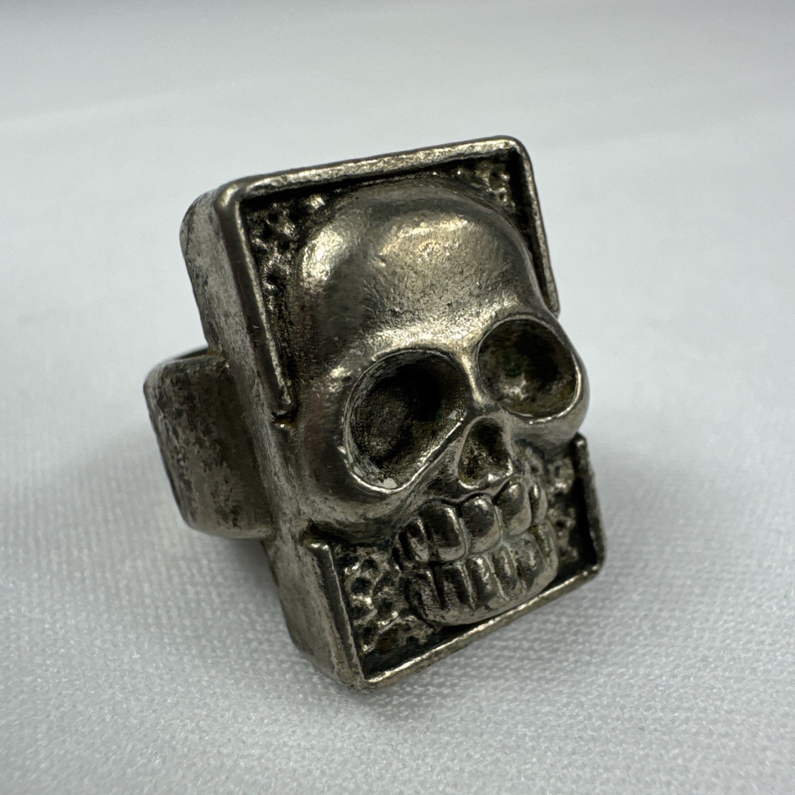 Memento Mori Skull Ring Amulet – Protecting Against Death Silver Accents