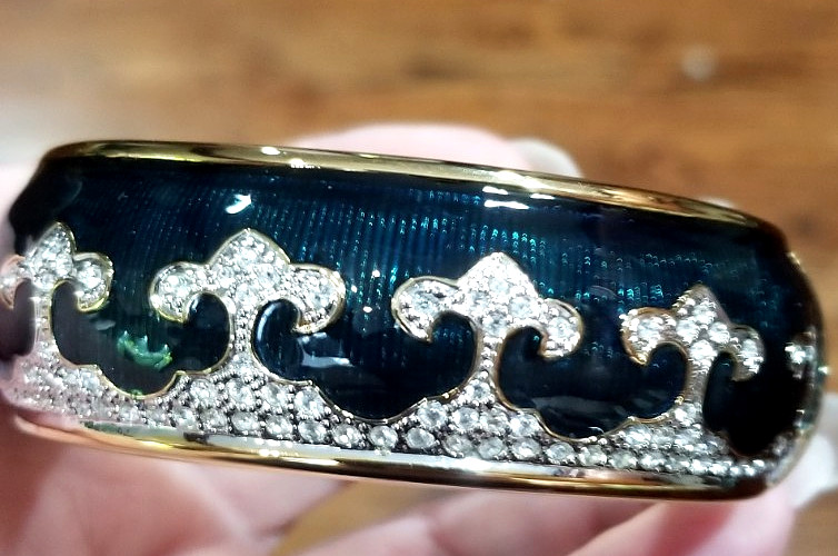 Bejeweled cuff bracelet with Blue enamel and Gold tone metal Mint condition