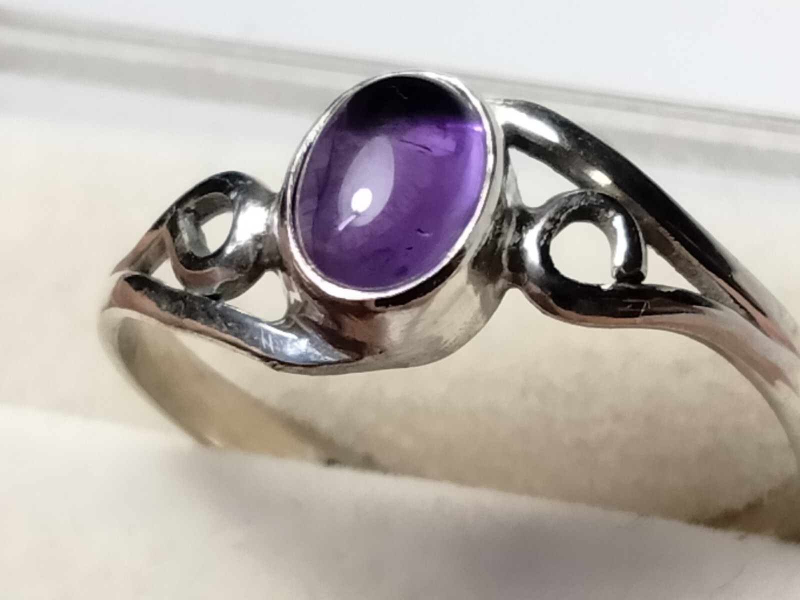 CUTE NATURAL AMETHYST CAB IN TRENDY STERLING SILVER.925 RING SIZE 9.0!