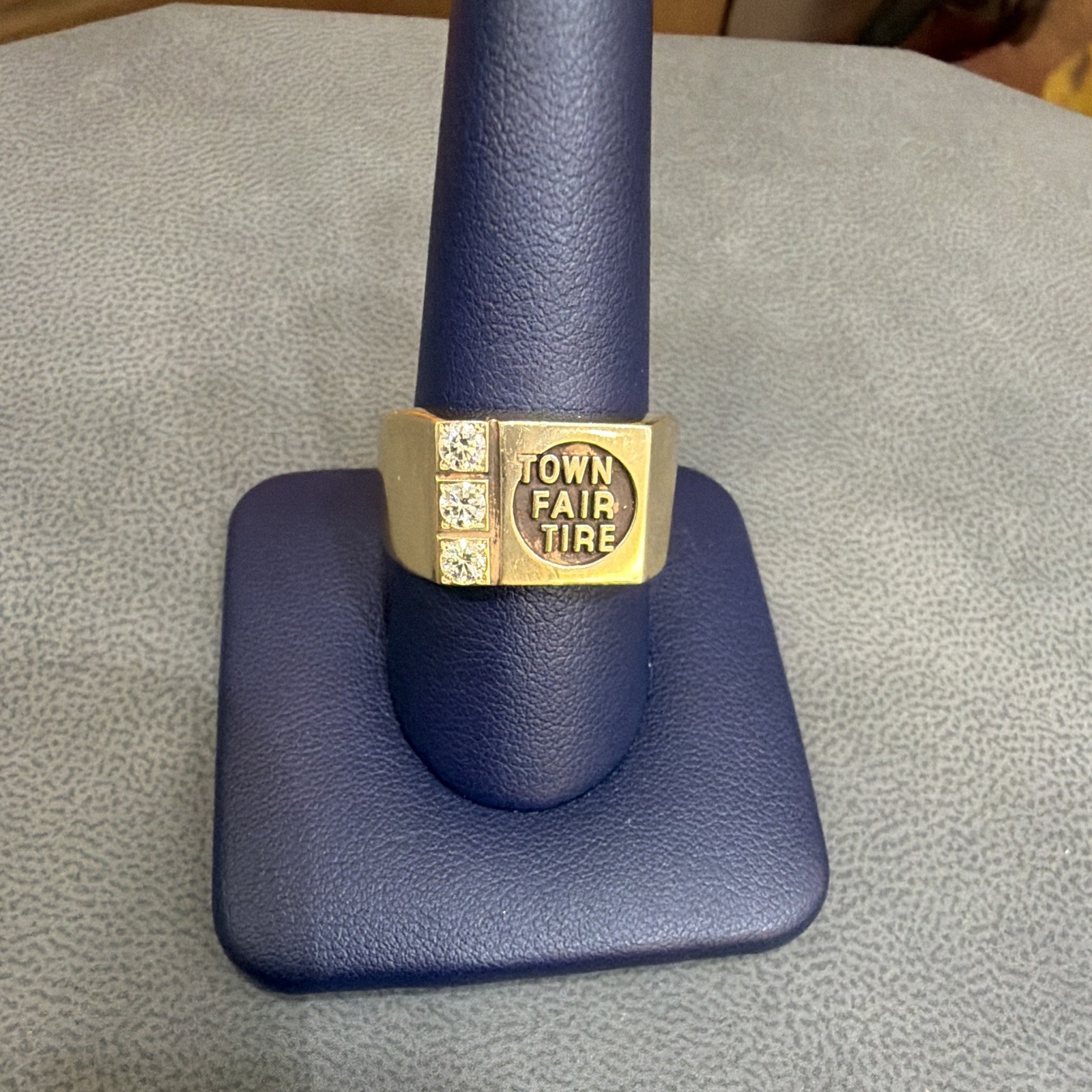 14k Yellow Gold Town Fair Tire Logo Signet Ring 3 Channel-Set Diamonds size 10