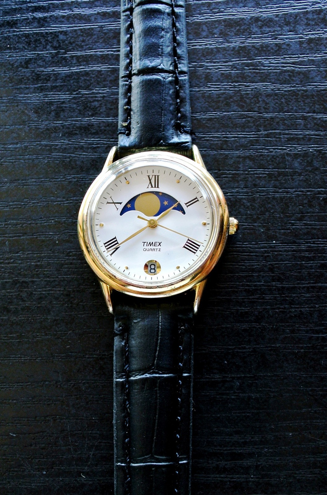 VINTAGE TIMEX DATE ELEGANT MOON PHASE DIAL QUARTZ MEN’S GOLD BLACK LEATHER WATCH