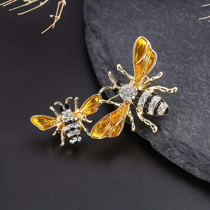 Fashion Shiny Rhinestone Honey Bee Brooch Men Women Holiday Gift New