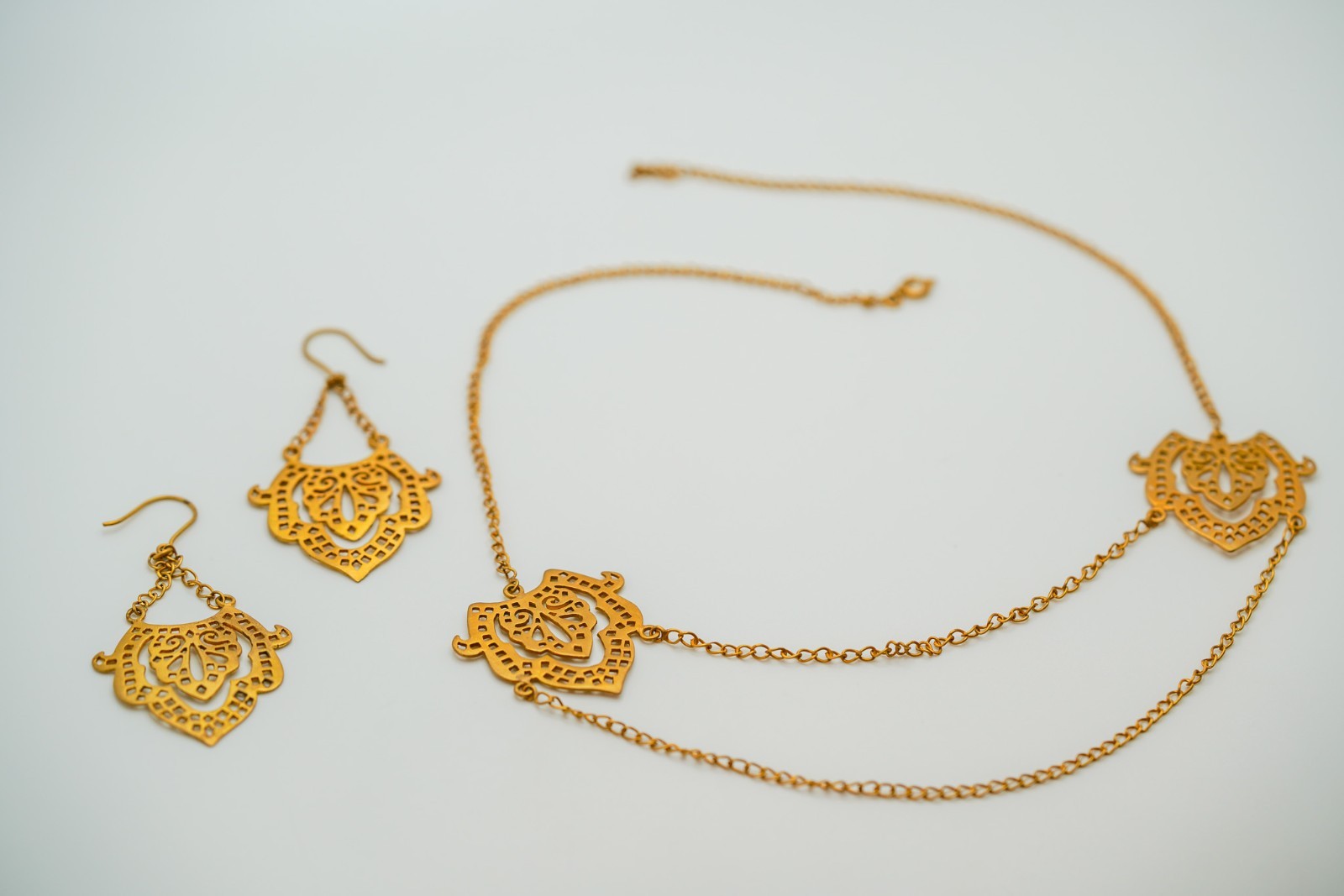 Vintage Gold Ornate Style Necklace 18.5″ & Earrings 6.6cm JB28