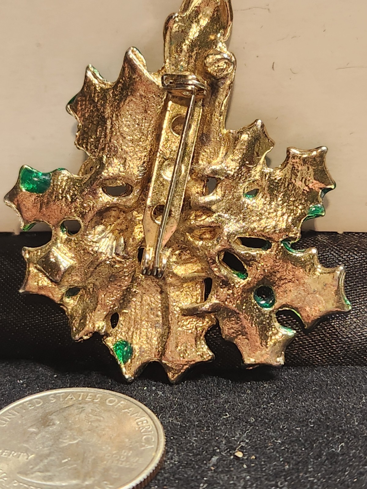 Candle Centered Table Top Style Christmas Season Broach S1