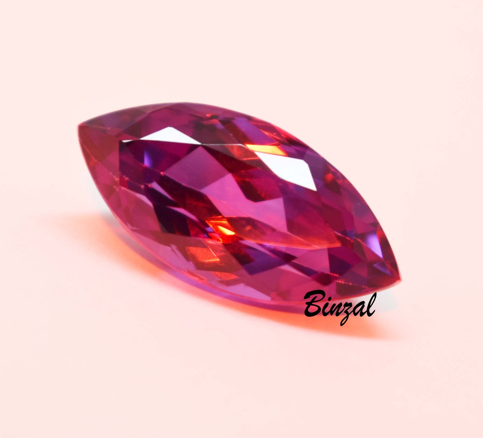 Natural Stunning 20‑22 Ct Marquise Cut Alexandrite Natural Color Change Gemstone