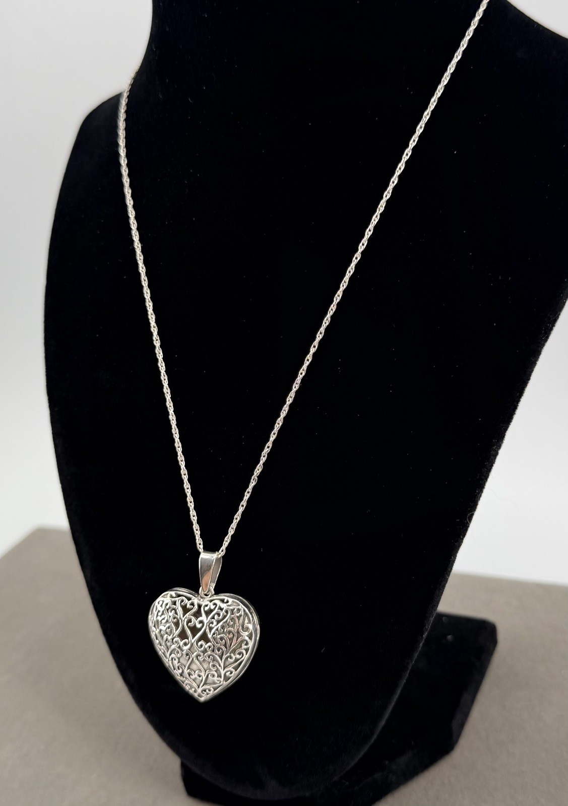 Vintage 925 Sterling Silver Filigree Heart Locket Necklace 30mm 18″ Chain 13.1g